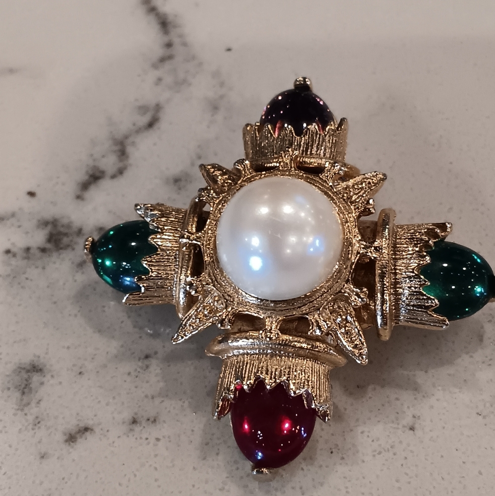 VINTAGE Elegant Gold and Jewel-Toned Brooch - Picture 4 of 4